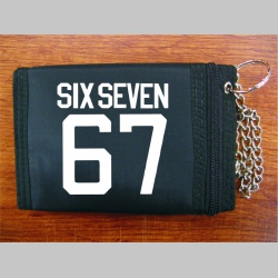 Six Seven 67 pevná textilná peňaženka s retiazkou a karabínkou, tlačené logo Six Seven 67 pevná textilná peňaženka s retiazkou a karabínkou, tlačené logo